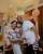 3. Saling membantu gotong royong bersama suami