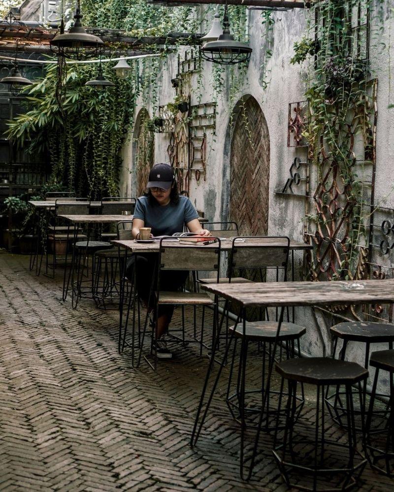 11. BlackBarn Café