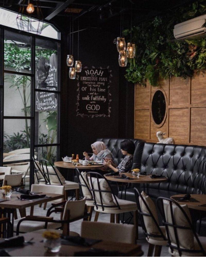 9. Noach Café & Bistro