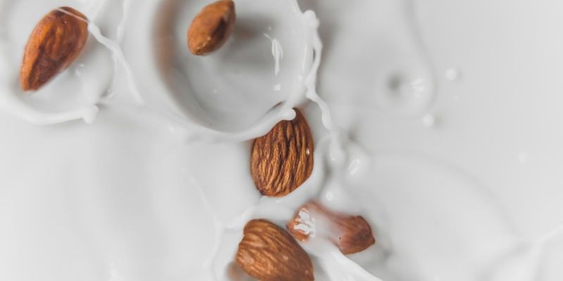 5. Susu almond kaya akan vitamin E