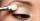 2. Membaurkan eyeshadow lingkaran kecil