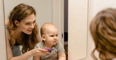 10 Rekomendasi Sikat Gigi Bayi Beserta Harganya