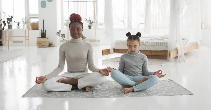 Mengenal Mindful Parenting, Mengasuh Anak Lebih Waras | Popmama.com