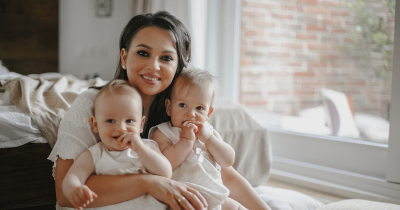 7 Tips Merawat Bayi Kembar yang Baru Lahir agar Mama Tidak Pusing