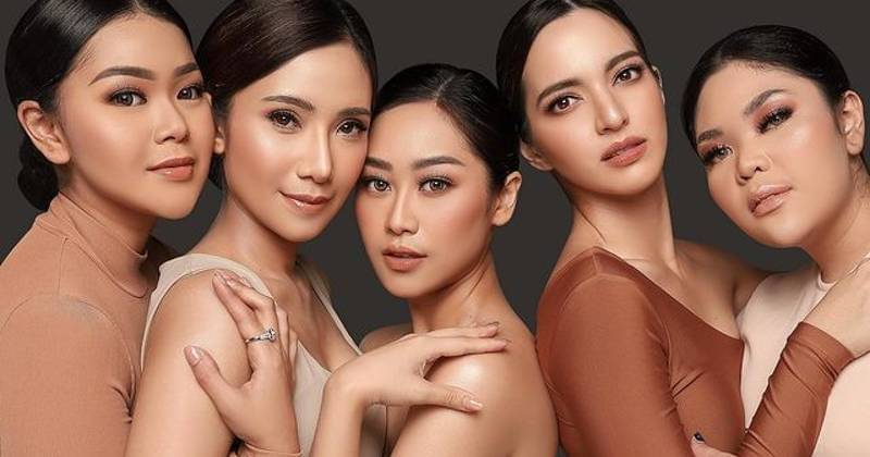 Rekomendasi Gaya Foto Grup A La Selebgram Agar Banyak Likes | Popmama.com