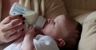 Apakah Bayi Boleh Minum ASI Perah atau Susu Formula Dingin