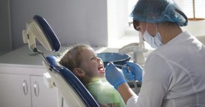 7 Tips Membuat Anak Balita Tenang saat Ke Dokter Gigi