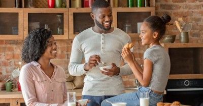 8 Percakapan yang Bisa Dilakukan dengan Remaja pada Waktu Makan
