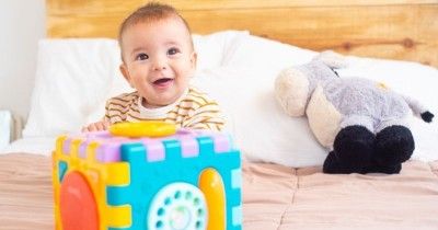 Cara Melatih Motorik Halus Bayi di Bawah Satu Tahun