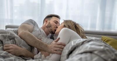 7 Manfaat Berhubungan Intim Pagi Hari saat Bulan Madu