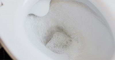 7 Cara Mengatasi WC Mampet, Bisa Menggunakan Garam