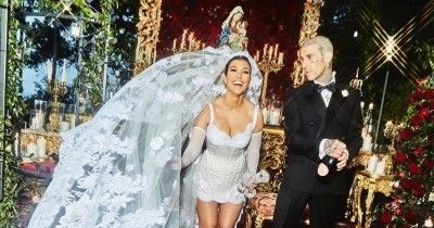 10 Foto Pernikahan Kourtney Kardashian dan Travis Barker di Italia