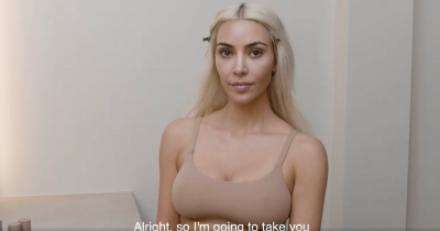Potret Wajah Asli Kim Kardashian Tanpa Makeup Jarang Terekspos