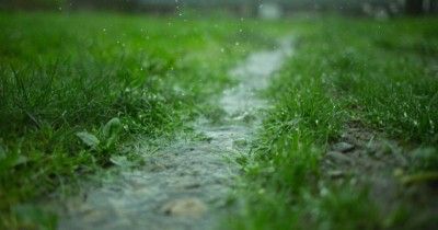 Mandi Air Hujan Baik Kesehatan atau Tidak Ini Kata Ahli