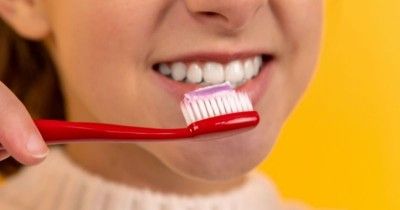 Risiko Tidak Menyikat Gigi Sebelum Tidur, Nggak Hanya Bikin Napas Bau