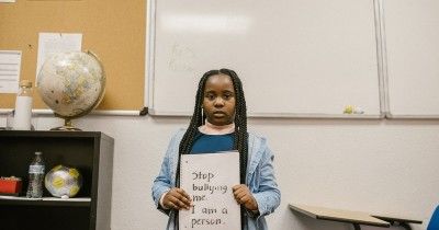 Ciri-Ciri Anak Jadi Korban Bullying Sekolah