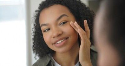 5 Cara Eksfoliasi Wajah yang Aman untuk Remaja, Bisa Lakukan di Rumah