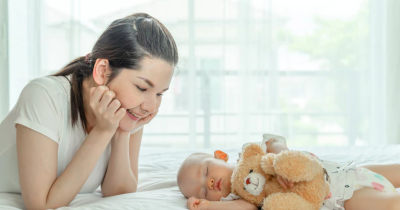 11 Cara Menidurkan Bayi Tanpa Digendong, Efektif Atasi Bayi Rewel