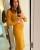 4. Tampil glowing dress berwarna kuning