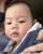 5. Sudah biasa tersenyum, ekspresi datar Baby Bible tak kalah menggemaskan,