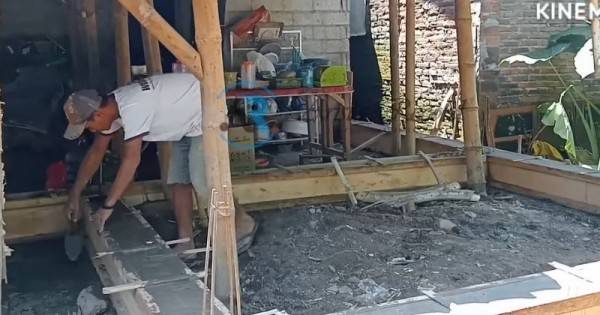 3. Proses renovasi sudah sampai pengecoran tembok pondasi rumah