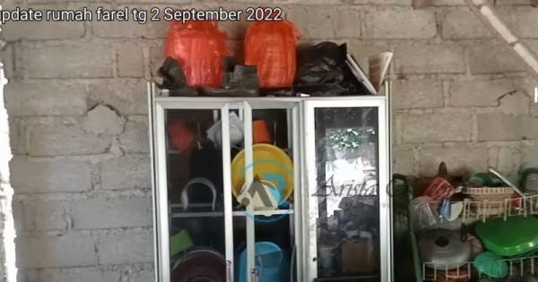 4. Posisi dapur rumah Farel masih dalam proses pengerjaan