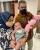 1. Baby Izz menjenguk Baby Mikaila saat pertama lahir