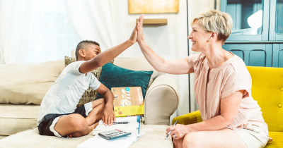 6 Cara Mengajarkan Sikap Respek pada Anak, Wajib Diterapkan!