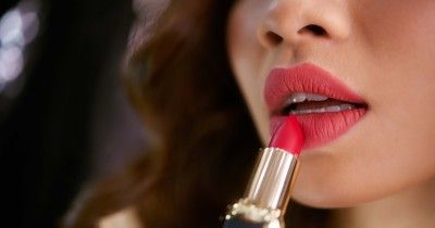 11 Rekomendasi Lipstik Milik Artis Terbaik, Raisa hingga Luna Maya