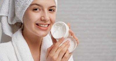 5 Tips Memilih Skincare Tepat dan Aman Menurut Ahli Dermatologi