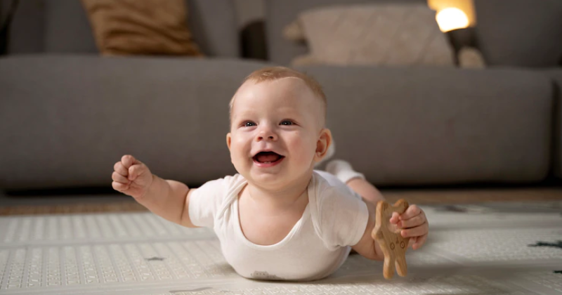 Bayi 7 Bulan Belum Bisa Duduk, Normal atau Tanda Gangguan?