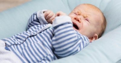 8 Pengobatan Rumahan untuk Meredakan Demam pada Bayi, Mudah Dilakukan!
