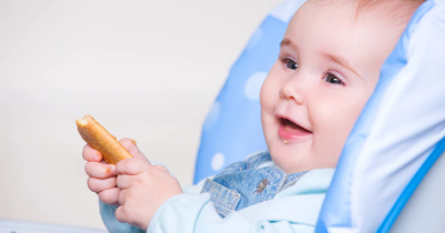 6 Rekomendasi Rice Crackers untuk Bayi yang Aman dan Enak