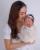 1. Baby Alia melakukan newborn photoshoot ditemani Mama tercinta