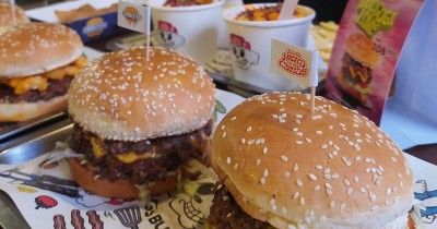 Burger Bar Hits Kolaborasi Head In The Clouds Jakarta