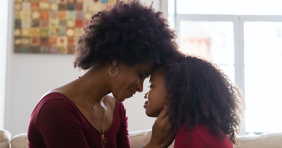 10 Puisi Hari Ibu Terbaik yang Menyentuh Hati