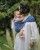 4. Andien Aisyah menggendong Tarisma Jingga kain jarik, bahkan saat hadiri acara perkawinan
