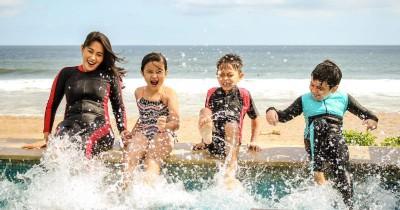 3 Cara Orangtua Dapat Menghemat Pengeluaran Kelas Berenang untuk Anak