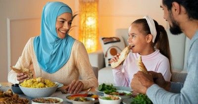 5 Peran Istri saat Ramadan, Salah Satu Meringankan Beban Suami
