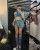 4. Masih rok mini, Jennie sempat pakai outfit warna biru ocean saat konser