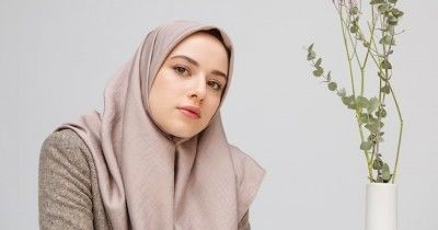 7 Merek Jilbab Segi Empat Praktis Bulan Ramadan