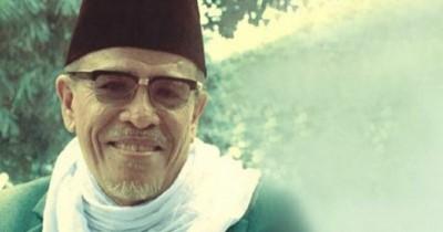 11 Quotes Cinta Buya Hamka, Indah Penuh Makna Mendalam