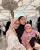 5. Lagi, Mama Nanda Asryinta Nadlyne foto latar belakang payung ikonik Masjid Nabawi