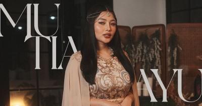 5 Gaya Muslimah Mutia Ayu Video Klip Bertema Islami Terbaru