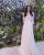 5. Manis Song Hye Kyo berpose latar belakang bunga warna-warni
