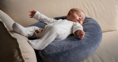 5 Posisi Tidur Bayi saat Batuk Pilek