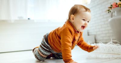 10 Cara Stimulasi agar Bayi Cepat Duduk Merangkak, Wajib Dicoba